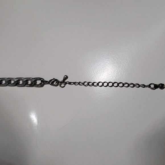 Silver Tone and Pearl Necklace (20) - Picture 3 of 3